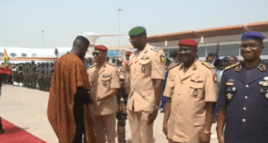Doumbouya regagne finalement Conakry