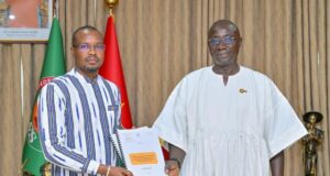 Burkina/Bonne gouvernance: la cartographie des dysfonctionnements de l’administration publique remise au Premier ministre