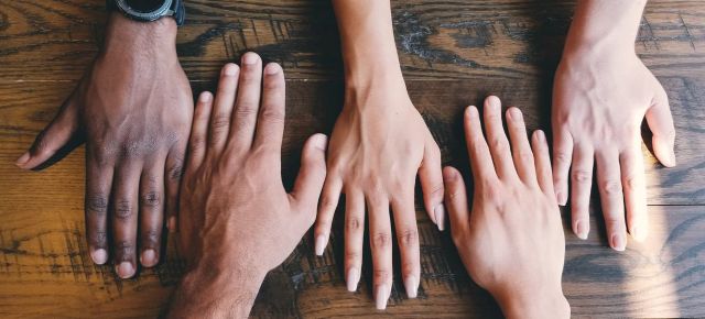 Les mains du monde
