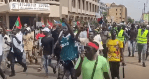 Burkina: des citoyens manifestent pour dire «Non à l’ingérence»