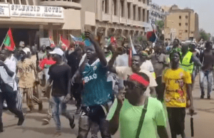 Burkina: des citoyens manifestent pour dire «Non à l’ingérence»