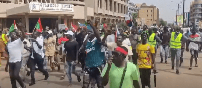 Burkina: des citoyens manifestent pour dire «Non à l’ingérence»