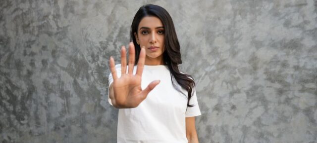 © UN Women India L'actrice Samantha Ruth Prabhu participant à une campagne pour mettre fin à la violence numérique contre les femmes et les filles.