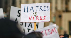 Sinistre et destructeur, le racisme doit être éradiqué