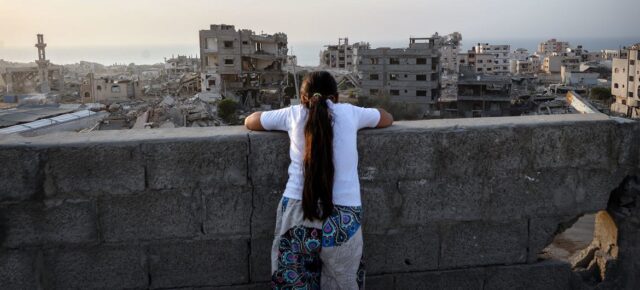 © WFP/Maxime Le Lijour Une fillette contemple les destructions de Gaza-Ville.