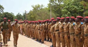 Bobo-Dioulasso: le ministre d’État Célestin Simporé au contact des troupes de la 2e Région militaire