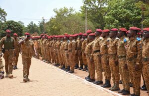 Bobo-Dioulasso: le ministre d’État Célestin Simporé au contact des troupes de la 2e Région militaire