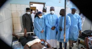 Mali/Attaques: le Premier ministre et le Président du CNT au chevet des blessés de Kati