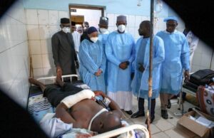 Mali/Attaques: le Premier ministre et le Président du CNT au chevet des blessés de Kati