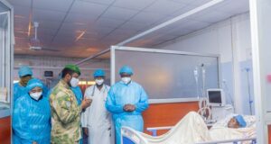 Mali/Attaque du 25 avril: le président de la transition Assimi Goïta au chevet des blessés