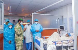 Mali/Attaque du 25 avril: le président de la transition Assimi Goïta au chevet des blessés