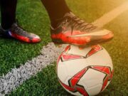 Un footballeur meurt après un choc en plein match