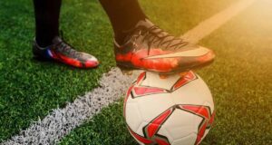 Un footballeur meurt après un choc en plein match