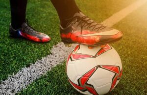 Un footballeur meurt après un choc en plein match