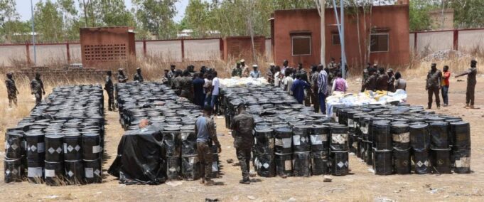 Burkina: la douane de Koudougou saisit 1 708 fûts de cyanure et 126 sacs d’explosifs