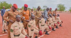 Burkina: plus de 6 600 jeunes soldats renforcent les rangs de l’armée