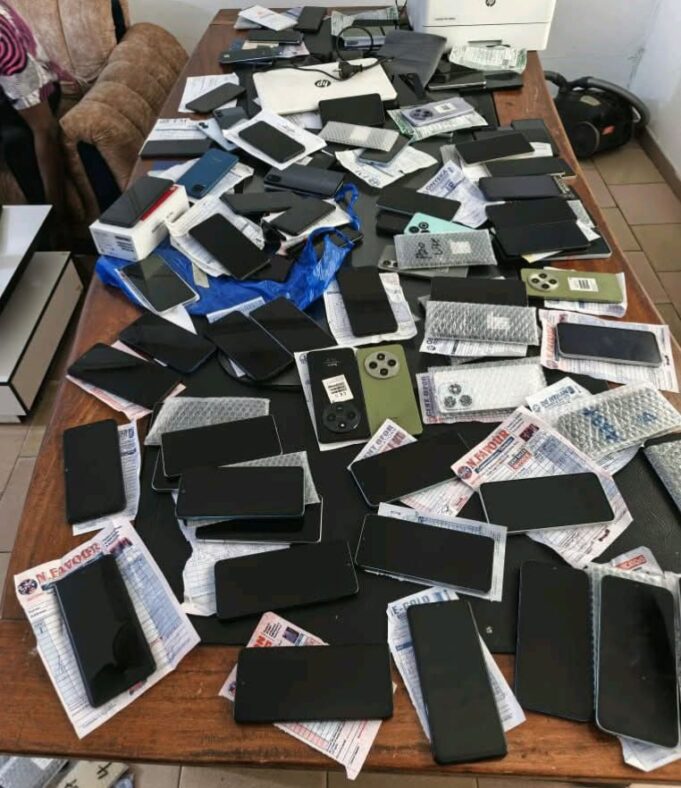 Bénin/Vol et recel: 25 suspects arrêtés et près de 800 appareils électroniques saisis
