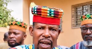 Burkina: un chef coutumier décoiffé pour «attitudes indignes»