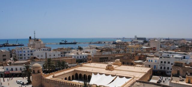 JR Harris/Unsplash L'ONU appelle à la libération immédiate de toutes les personnes détenues pour avoir exprimé leurs opinions en Tunisie.