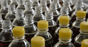 Plastiques recyclés: la FAO réclame des normes sur les emballages alimentaires