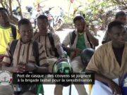 Port de casque: des citoyens et la Brigade Laabal main dans la main pour la sensibilisation