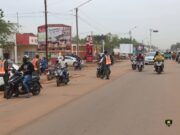 Burkina: les motos de 50 à 125 cm³ de cylindrée doivent circuler sur la piste cyclable