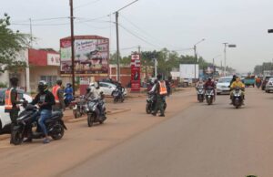 Burkina: les motos de 50 à 125 cm³ de cylindrée doivent circuler sur la piste cyclable