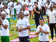 A Ouagadougou chacun avec son tapis ou natte au rythme du Yoga