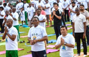 A Ouagadougou chacun avec son tapis ou natte au rythme du Yoga