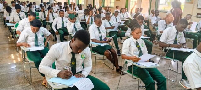 Des étudiants en pleine composition à l'UA/IAM