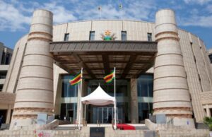 Zimbabwe: un projet de réforme constitutionnelle pourrait prolonger le pouvoir de Mnangagwa jusqu’en 2030