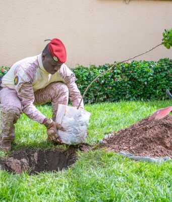 Capitaine Ibrahim Traoré: «Planter un arbre, c’est contribuer à la vie de l’humanité entière»