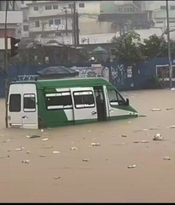 Intempéries à Abidjan: une vingtaine de morts et de dégâts après des pluies diluviennes