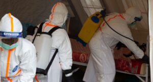 Ebola: le risque élevé reste limité aux pays voisins de la RDC et de l’Ouganda, selon l’OMS