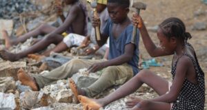 Travail des enfants: l’ONU brandit le carton rouge