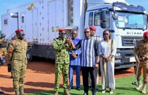 Burkina/Santé: quatre hôpitaux mobiles remis au ministère de la Guerre