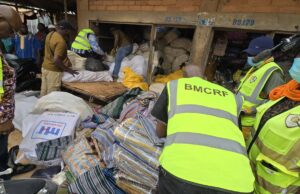 Ouagadougou: plus de 16 141 pagnes et 4 672 rouleaux de fil retirés du marché