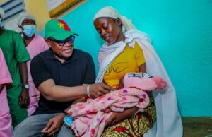 Burkina/Matiacoali: le 1er bébé, la 1ère césarienne, un sourire qui raconte tout