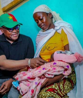Burkina/Matiacoali: le 1er bébé, la 1ère césarienne, un sourire qui raconte tout