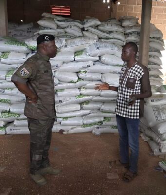 Burkina: plus de 300 tonnes d’engrais de contrebande saisies à Léo