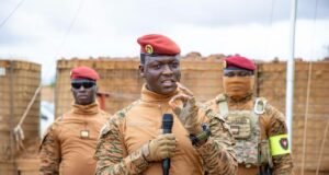 Le capitaine Ibrahim Traoré invite les Burkinabè à « s’engager sans réserve dans la guerre de libération »