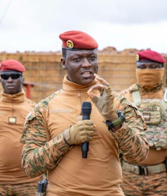 Le Chef Suprême des Armées aux Forces combattantes: «votre devoir est d’affronter la menace !»