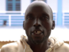 «Me faire soigner rapidement m’a sauvé la vie»: Justin Singo Nguma, survivant d’Ebola
