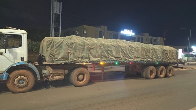 Un camion transportant du ciment