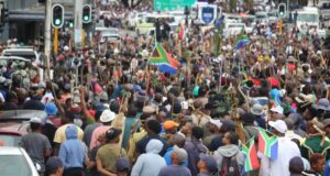 Afrique du Sud: la mort d’un Ghanéen lors des manifestations anti-migrants ravive les tensions avec Accra
