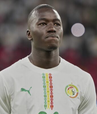 Pape Gueye met sa carrière internationale entre parenthèses