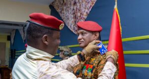 Burkina/Armée: les nouveaux généraux reçoivent leurs attributs