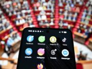 France: les réseaux sociaux interdits aux moins de 15 ans dès la rentrée