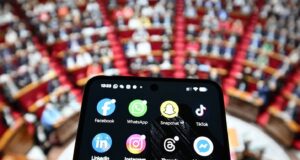 France: les réseaux sociaux interdits aux moins de 15 ans dès la rentrée