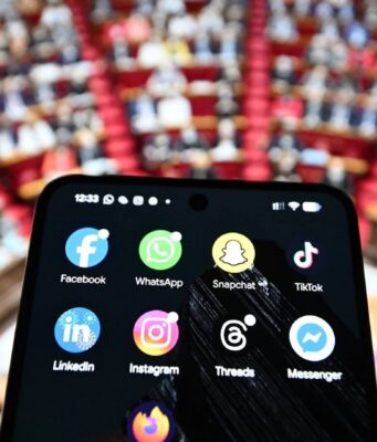 France: les réseaux sociaux interdits aux moins de 15 ans dès la rentrée